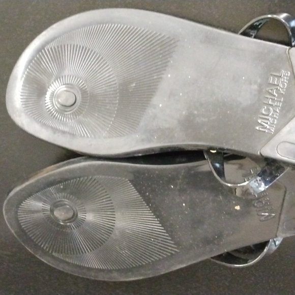 Michael Kors Black and Tan Sandals Size 10 - Picture 9 of 10